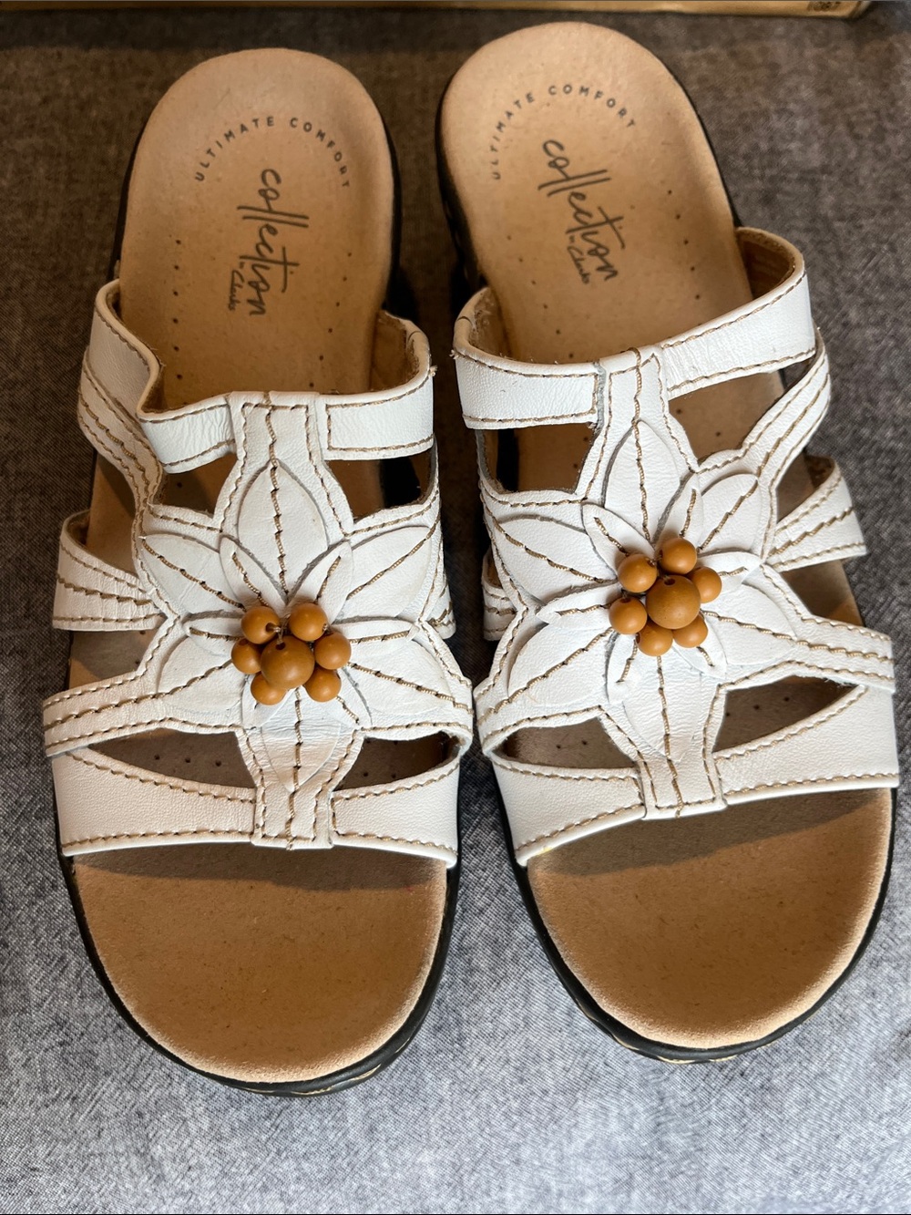 Clarks Lexi Myrtle sandals  white leather straps size 6 1/2